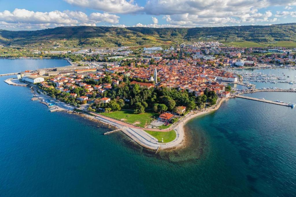 Villa Noa Jacuzzi & Sauna Izola Bagian luar foto