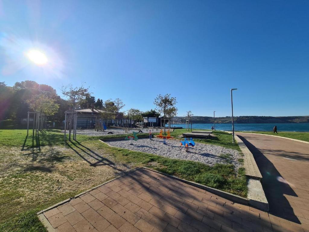Villa Noa Jacuzzi & Sauna Izola Bagian luar foto