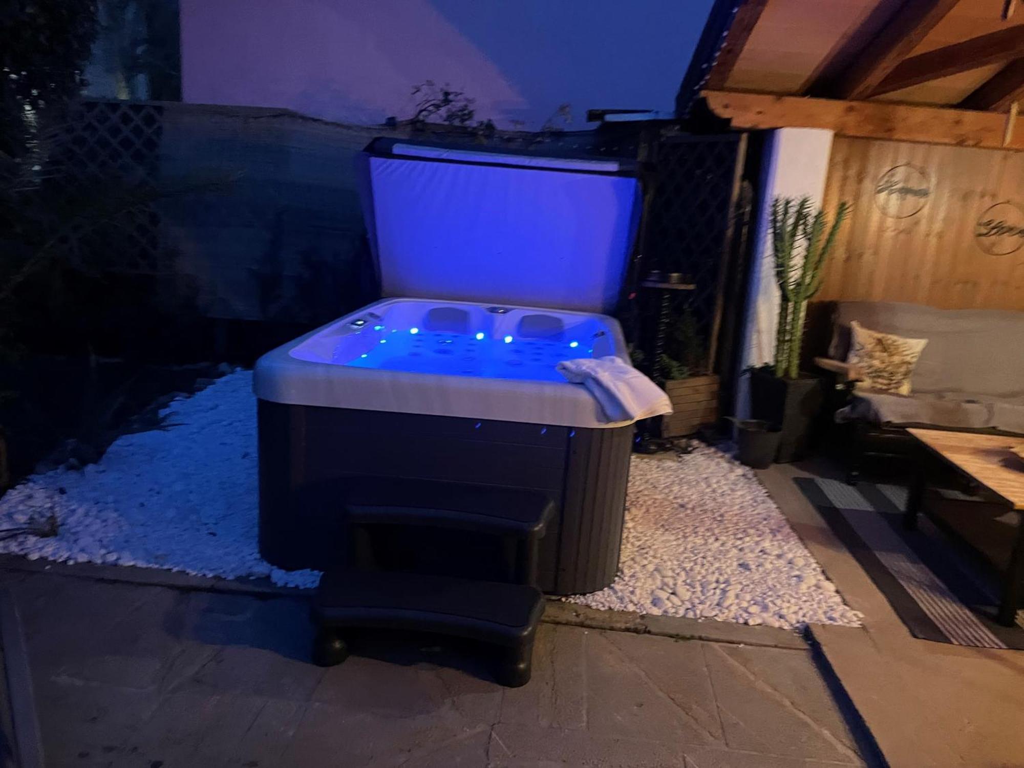 Villa Noa Jacuzzi & Sauna Izola Bagian luar foto