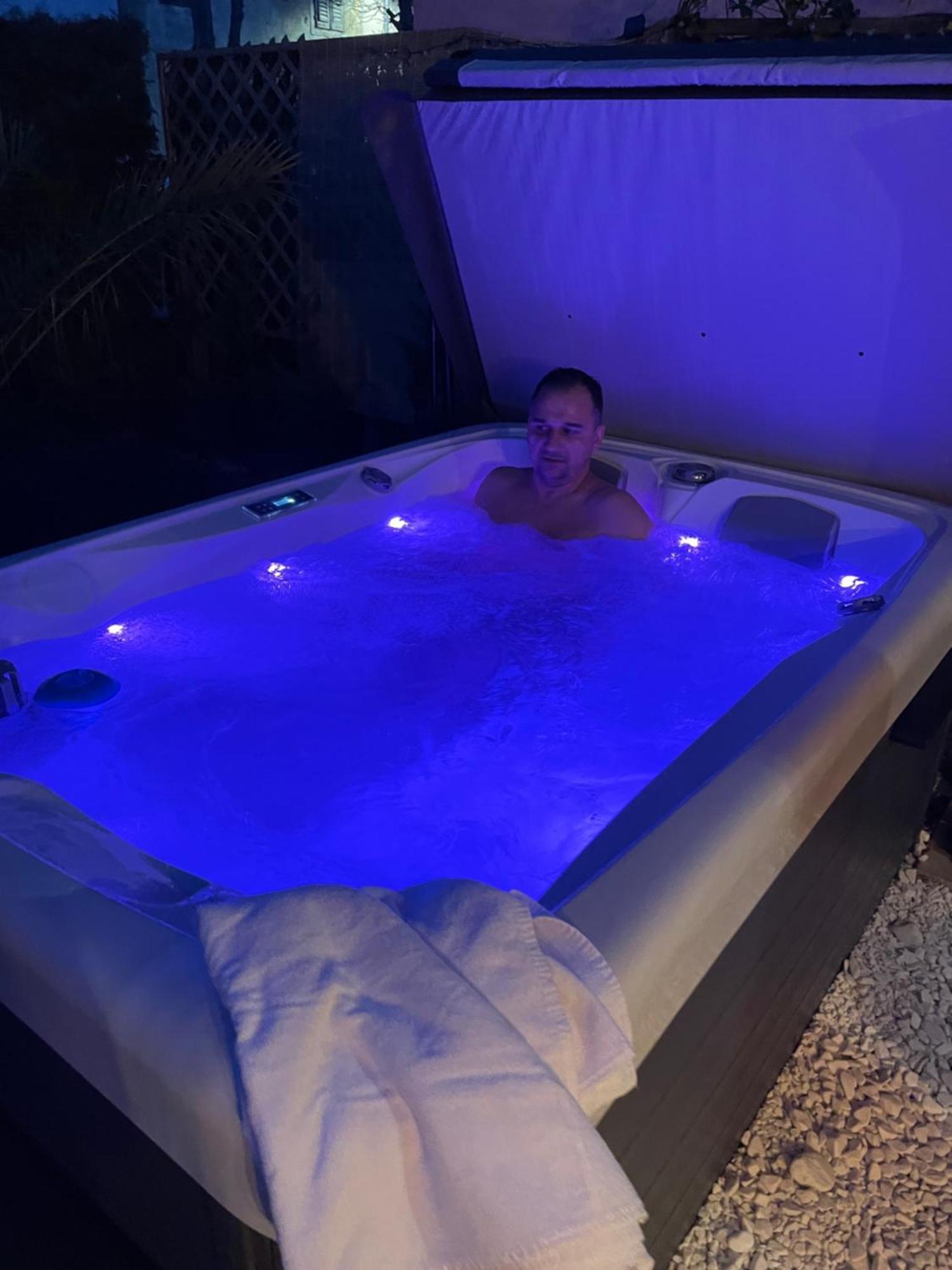 Villa Noa Jacuzzi & Sauna Izola Bagian luar foto