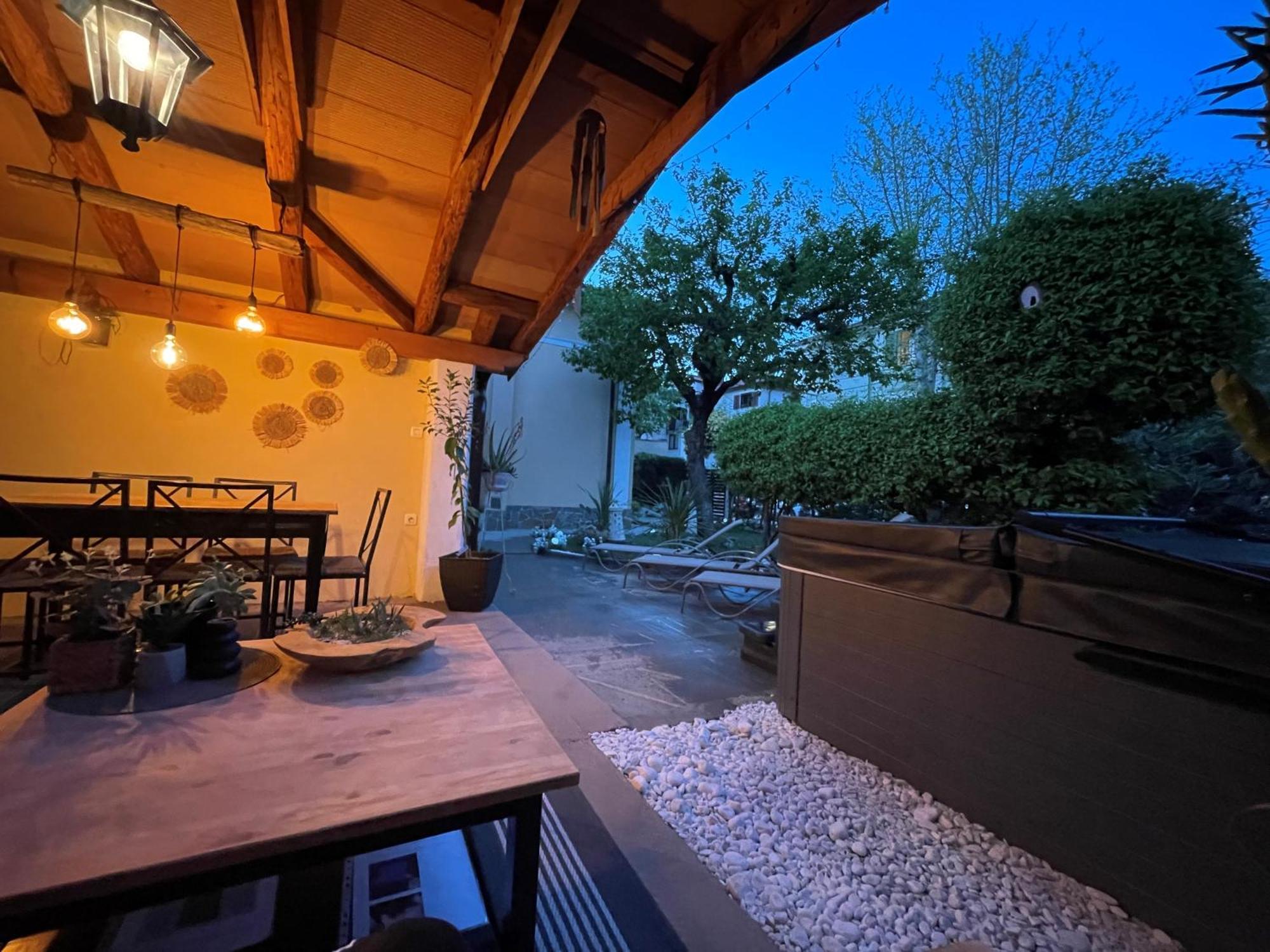 Villa Noa Jacuzzi & Sauna Izola Bagian luar foto